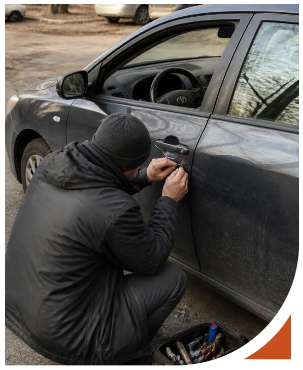 Профессиональное вскрытие автомобиля Тойота без повреждений в Воркуте